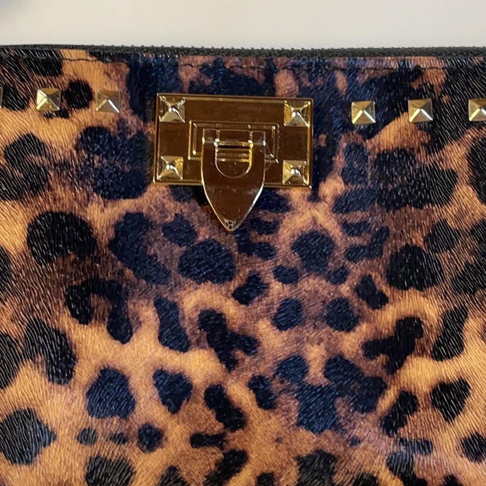 Leopard Wristlet - Picture 3 of 7